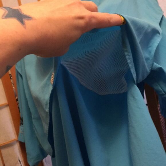 3/$20 Columbia PFG Button Down - Picture 8 of 8